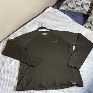 KUIU Men's Dark Olive Merino Wool 125 Long Sleeve